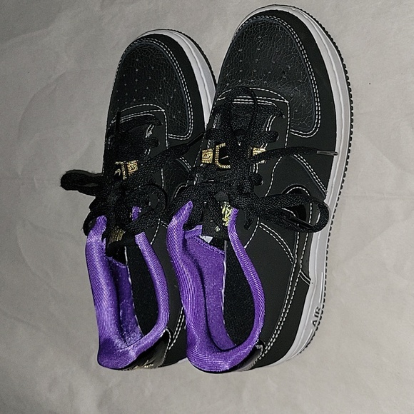 Nike Air Force - Picture 2 of 8